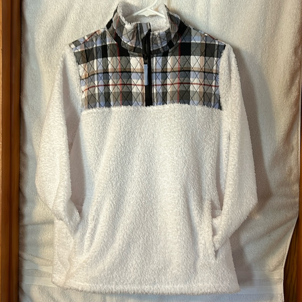 Vera Bradley White Pull Over